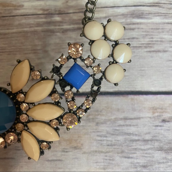 *FREE w purchase eligible* BaubleBar Peach & Blue Sparkly Necklace * - Picture 4 of 5